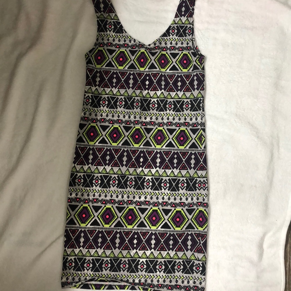 4️⃣✖️💲2️⃣0️⃣ divided aztec print tight dress- size xs